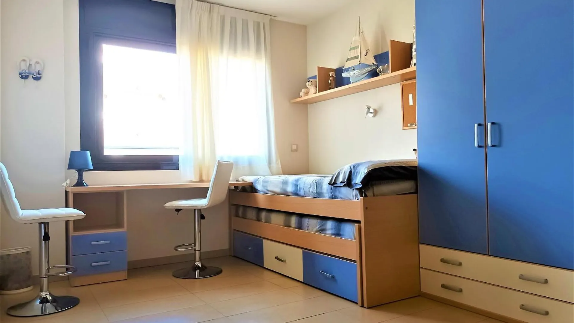 Apartamento En Roses: Terraza, A/A, Wifi, Parking, 2ª Linea De Playa - Es-258-89 0*, Roses