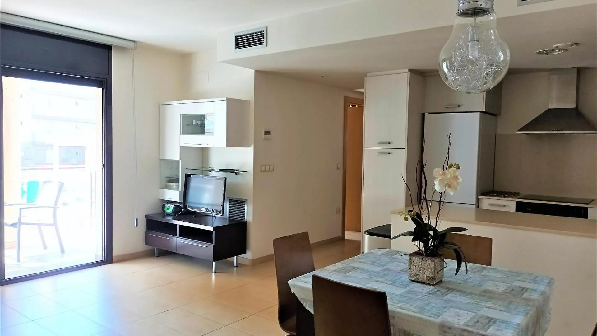 Apartment Apartamento En Roses: Terraza, A/A, Wifi, Parking, 2ª Linea De Playa - Es-258-89